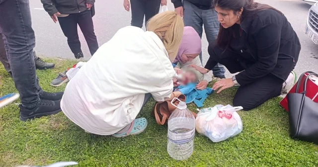 Antalya da yürekleri ağza getiren kaza: Aniden yola fırlayan 5 yaşındaki çocuğa otomobil çarptı Yaralanan çocuk, sağlık ekiplerinin müdahalesi sırasında iğne yapmayın diye ağladı Kaza anı güvenlik kamerasına saniye saniye yansıdı Antalya Haberleri