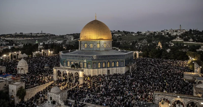 Mescid i Aksa 41 gün sonra ibadete açıldı