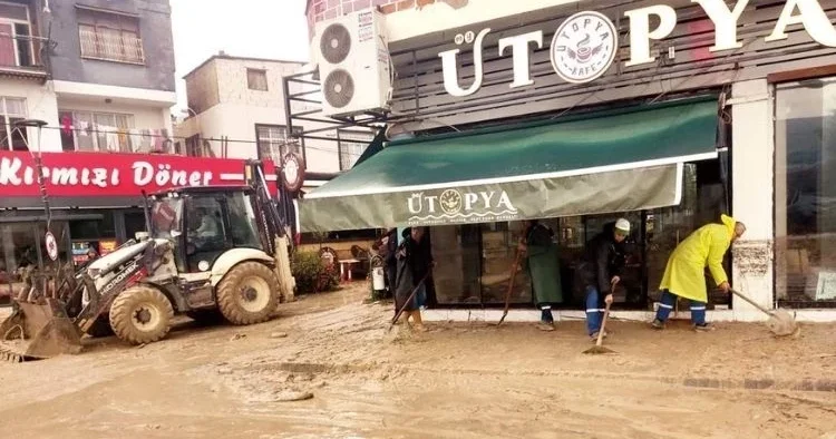 Kadirli’yi sağanak vurdu… 2 kişi boğuldu, 127 ev ile 21 işyeri kullanılamaz hale geldi