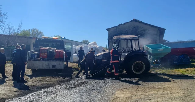 Evin bahçede park halindeki traktör yandı Edirne Haberleri