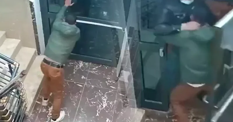 Yere yatırıp, parke taşıyla defalarca kafasına vurdu! Korkunç anlar