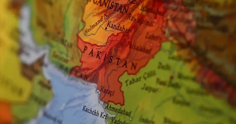 Pakistan da karakola bombalı saldırı!