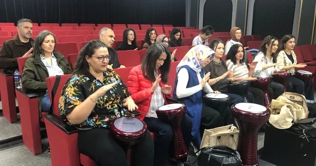 Balıkesir de öğretmenlerden ritim şov Müzik Akademisi nde coşku dolu atölye Balıkesir Haberleri