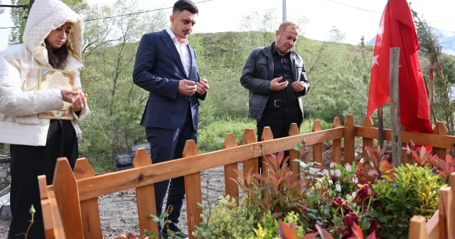 Okul saldırısında öğrencilerine siper olmuştu: Ayla öğretmenin oğlu sözleriyle duygulandırdı VİDEO İZLE