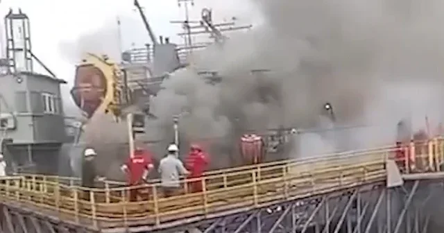 Tuzla da gemi yangını: Ekipler tarafından müdahale edildi VİDEO İZLE