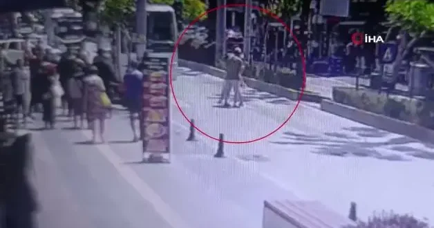 Antalya’da yaya geçidinde kaza: Alman turistin ayağı otomobil tarafından ezildi