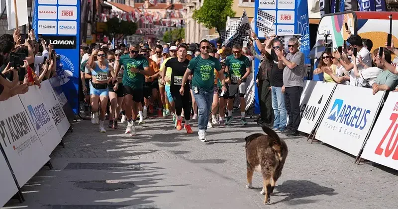 Çeşme Yarı Maratonu 5K gün batımı koşusuyla başladı