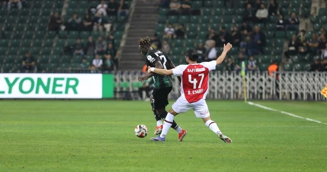 Trendyol Süper Lig: Kocaelispor: 0 Fatih Karagümrük: 0 (İlk yarı) Kocaeli Haberleri