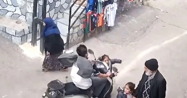 Motosikletin küçük çocuğa çarptığı kaza kamerada Gaziantep Haberleri