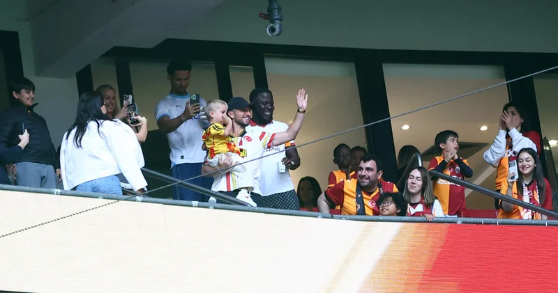 Dries Mertens ve ailesi yeniden RAMS Park’ta!