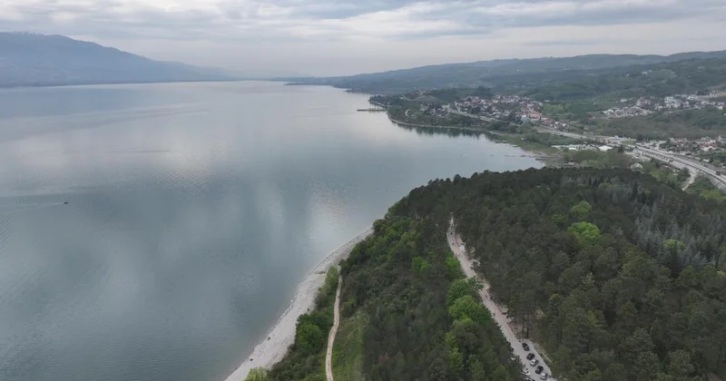 Sapanca Gölü nde su seviyesi 10 ay sonra kritik eşiği aştı