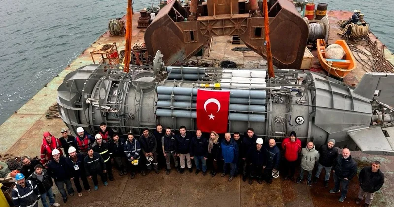 Mavi Vatan’da tarihi gün: Milli mini denizaltı ilk kez suya indi