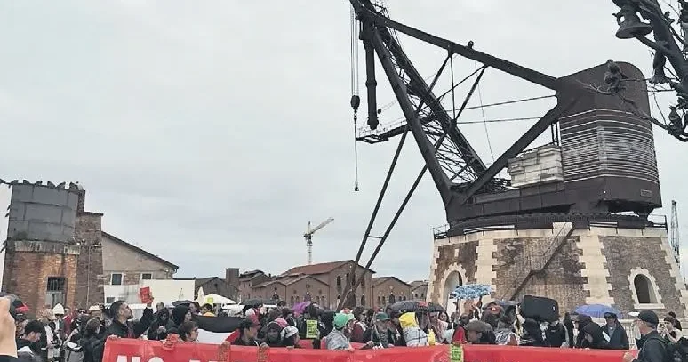 FUNDA KARAYEL Politik imaj temizleme protestosu ne anlatıyor?
