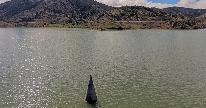 Kuraklık sonrası eski köy yeniden sular altında