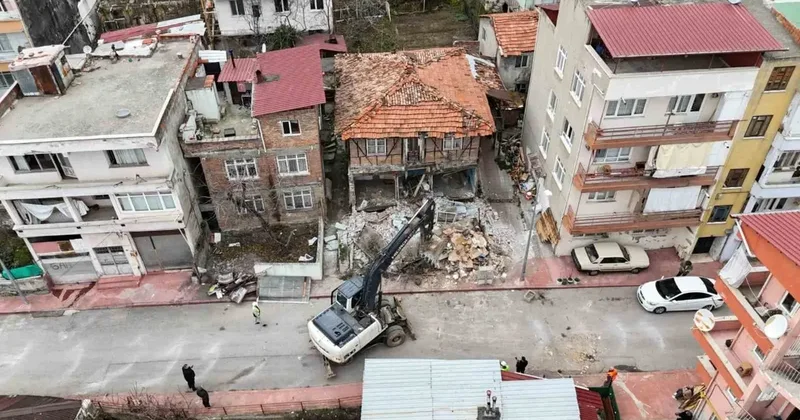 Tehlike oluşturan ve suç yuvasına dönen metruk binalar yıkılıyor