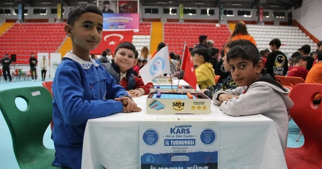 Kars ta zeka dolu rekabet: 400 öğrenci akıl oyunlarında yarıştı Kars Haberleri