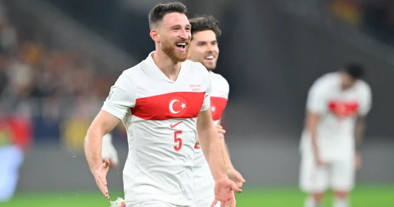 Milli futbolcu taraftarlarıyla vedalaştı! Takımına veda ediyor Futbol Haberleri