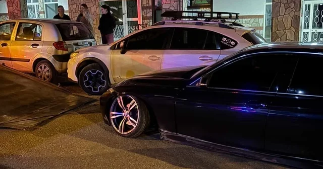 Telefonda başlayan zıtlaşma sokağa taştı… Silahlı çatışma kamerada Bursa da alacak verecek kavgası silahlı çatışmaya dönüştü: 1 yaralı, 2 gözaltı Bursa Haberleri