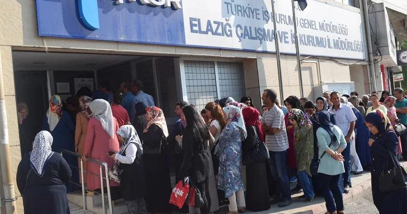 50 yaş üstü İşkur un kapısında Sözcü Gazetesi