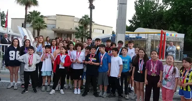 Marmarisli yüzücü çocuklar, havuzlarının yeniden açılmasını istiyor