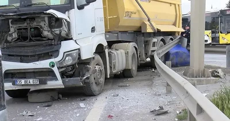Başakşehir de devrilen araçta mahsur kalan şoförü kazaya karışan hafriyat kamyonu şoförü kurtardı
