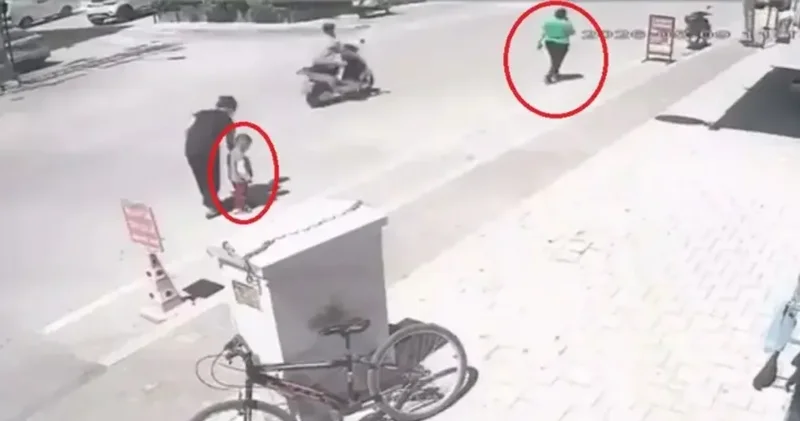 Anneler Günü öncesi kahreden görüntü: 2 yaşındaki çocuğu tekmeledi!