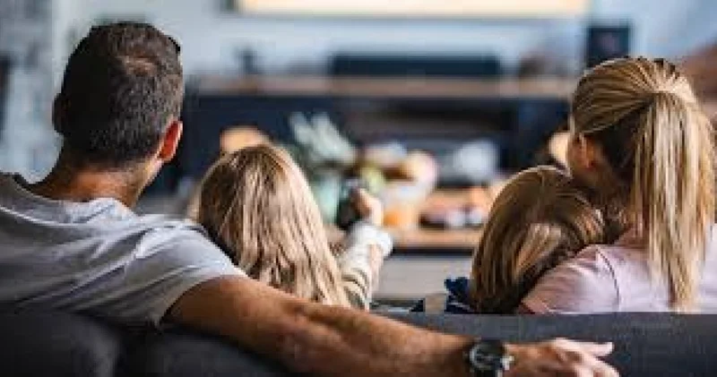 Reyting sonuçları: Arka Sokaklar, Kızılcık Şerbeti, Taşacak Bu Deniz 8 Mayıs 2026 Cuma ABC, AB ve Total sıralamasına göre hangi yapım zirvede?