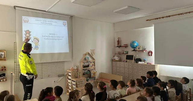 Eceabat ta Karayolları Güvenliği ve Trafik Haftası kapsamında eğitim verildi Çanakkale Haberleri