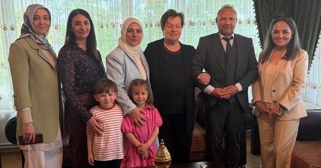Minik yüreklerden Şükran Teyze ye duygu dolu anneler günü Düzce Haberleri