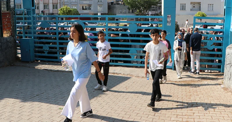 Cumartesi ilk kez olacak: LGS de 900 bin öğrenciye dağıtılacak Sözcü Gazetesi