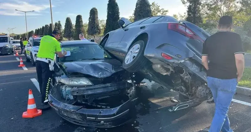 Nevşehir de zincirleme kaza: 4 araç birbirine girdi, 5 yaralı var