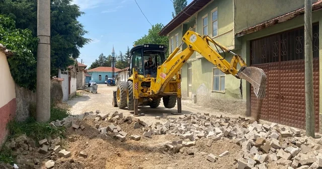 İnönü de bozulan yollar yenileniyor Eskişehir Haberleri