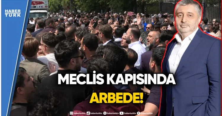 CHP de İki Ayrı Karargah Krizi: Meclis Kapısında Neler Yaşandı?