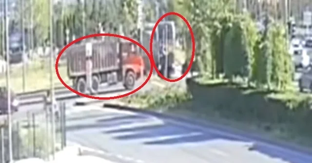 Kamyon ile tramvayın çarpışması kamerada; 5 yaralı Kayseri Haberleri