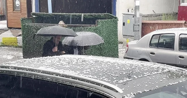 Ardahan da dolu yağışı kenti beyaza bürüdü Ardahan Haberleri