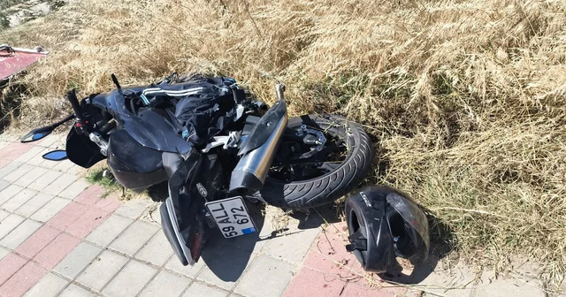 Otomobille çarpışan motosikletli genç, kask sayesinde ölümden döndü Edirne Haberleri