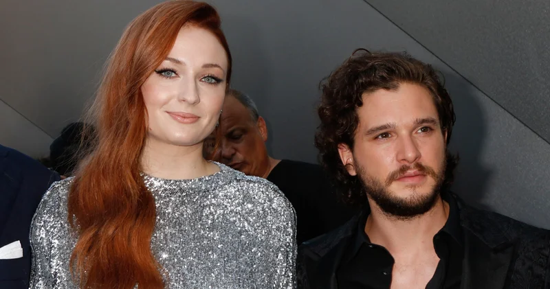Kit Harington: Sophie Turner la sevişme sahneleri iğrenç hissettirdi