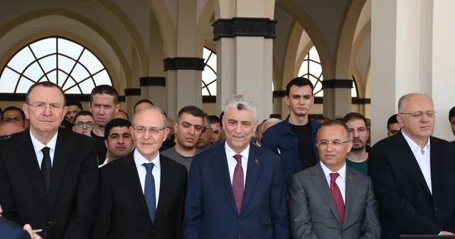 Sanayici Mehmet Ali Topçuoğlu, dualarla son yolculuğuna uğurlandı Cenaze törenine Ticaret Bakanı Ömer Bolat da katıldı Gaziantep Haberleri