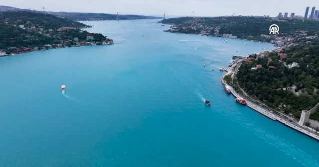 İstanbul Boğazı’nda görsel şölen: Megakentin incisi turkuaz rengine büründü VİDEO İZLE