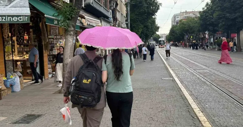Eskişehir’de beklenen gök gürültülü sağanak yağış etkili oldu