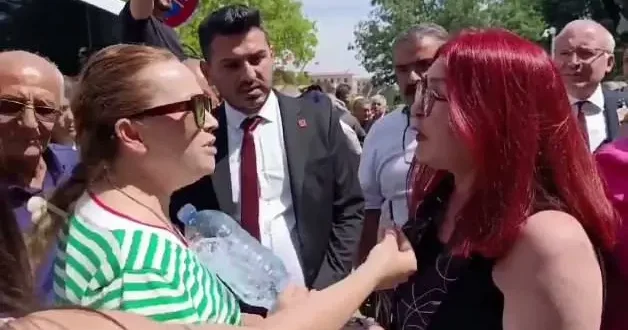 CHP de Kılıçdaroğlu ve Özel destekçisi kadınlar arasında hain tartışması!