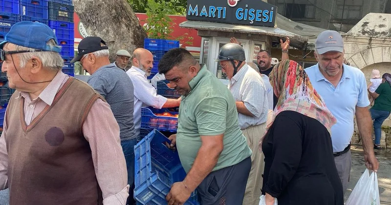 Antalya da Ücretsiz Domates Dağıtımı