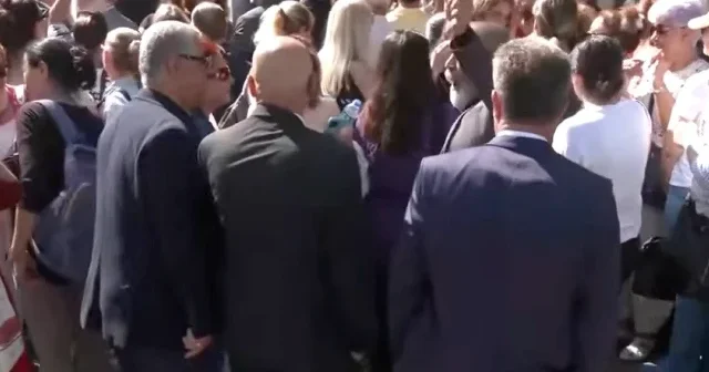 TBMM önünde Özgür Özel destekçileri Hain Kemal dedi Kılıçdaroğlu cephesi FETÖ cü Özgür diye yanıt verdi VİDEO İZLE