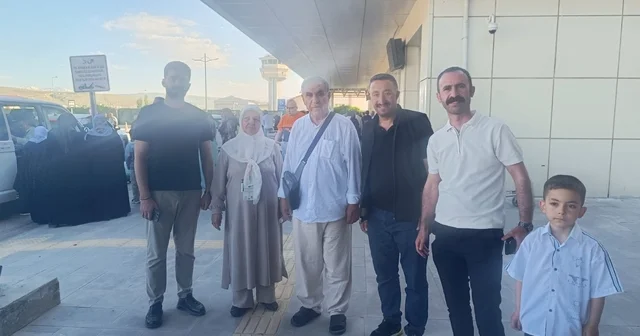 Van dan kutsal topraklara uzanan yolculuk sona erdi: İlk hac kafilesi dualarla karşılandı Van Haberleri