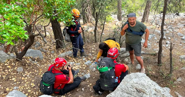 Dağda kaybolan 2 arkadaş, 10 saatlik operasyonla bulunup, kurtarıldı Antalya Haberleri