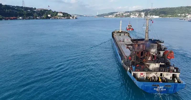 Ukrayna açıklarında dron saldırısına uğrayan ANT isimli Türk gemisi İstanbul Boğazı ndan geçti