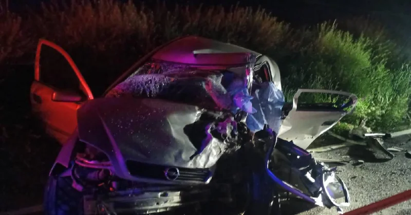 Konya da kamyonetle çarpışan otomobilin sürücüsü öldü, 5 kişi yaralandı
