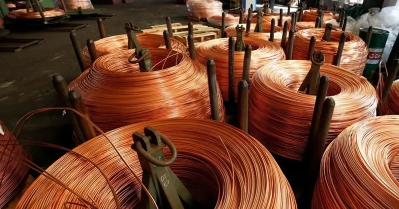 Bakır fiyatlarında denge arayışı: LME stoklarındaki düşüş talep endişelerini sınırlıyor
