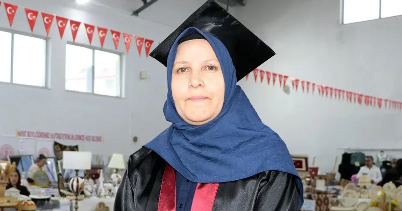 56 yaşında lise diplomasını aldı: Hedefi üniversite