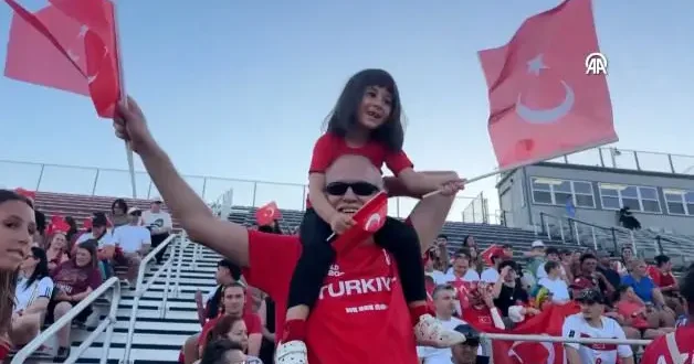 Bizim Çocuklar, Arizona daki ilk antrenmanını binlerce taraftarlar eşliğinde gerçekleştirdi